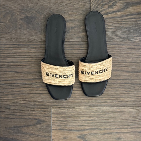 Givenchy 4G flat mules in raffia - Picture 2 of 11